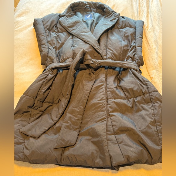 GAP Black Duvet Wrap Puffer Vest - Medium Tall - Picture 3 of 4